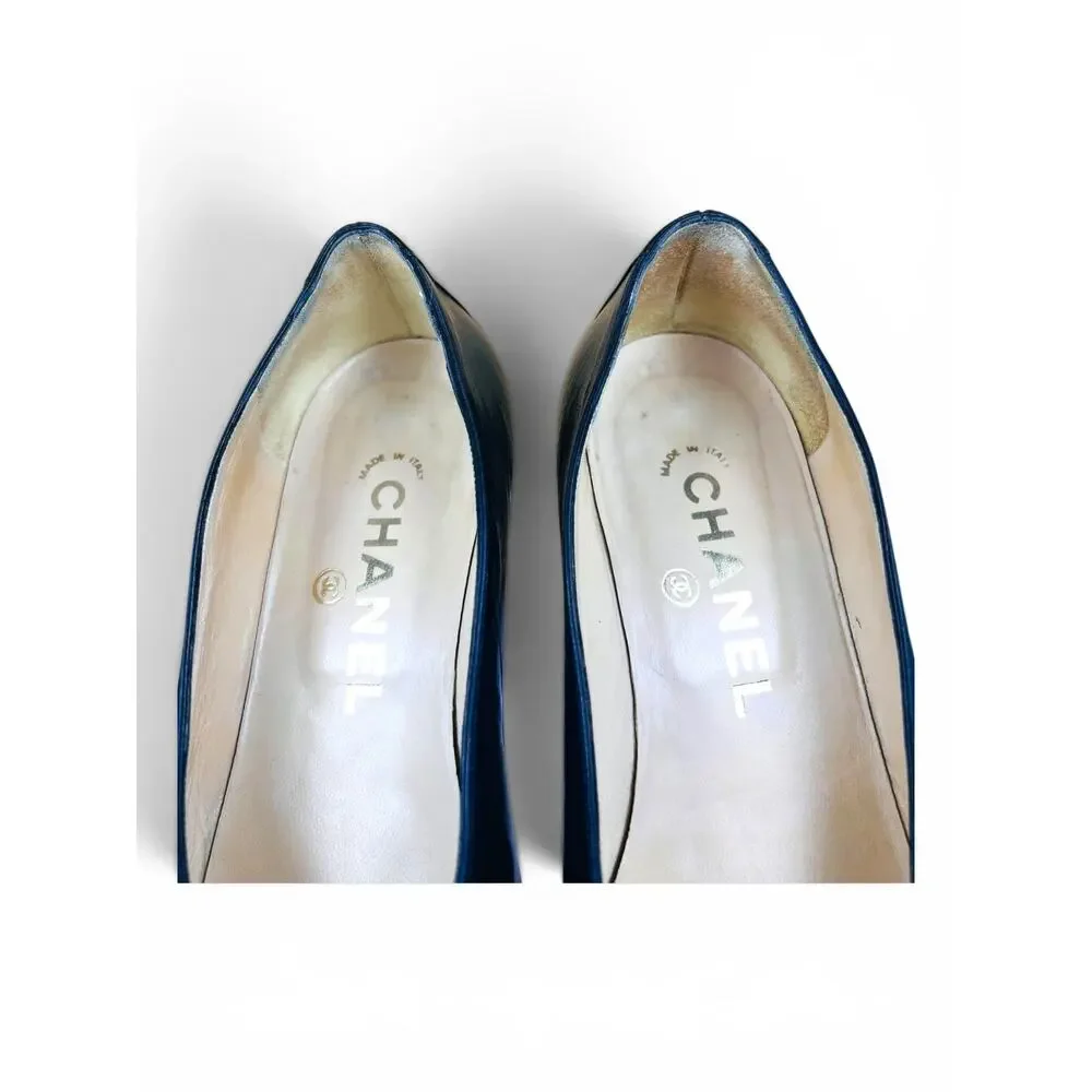 Chanel 1998 Two Tone Spectator Cap Toe Pumps Dark Navy Black Leather Heels 36